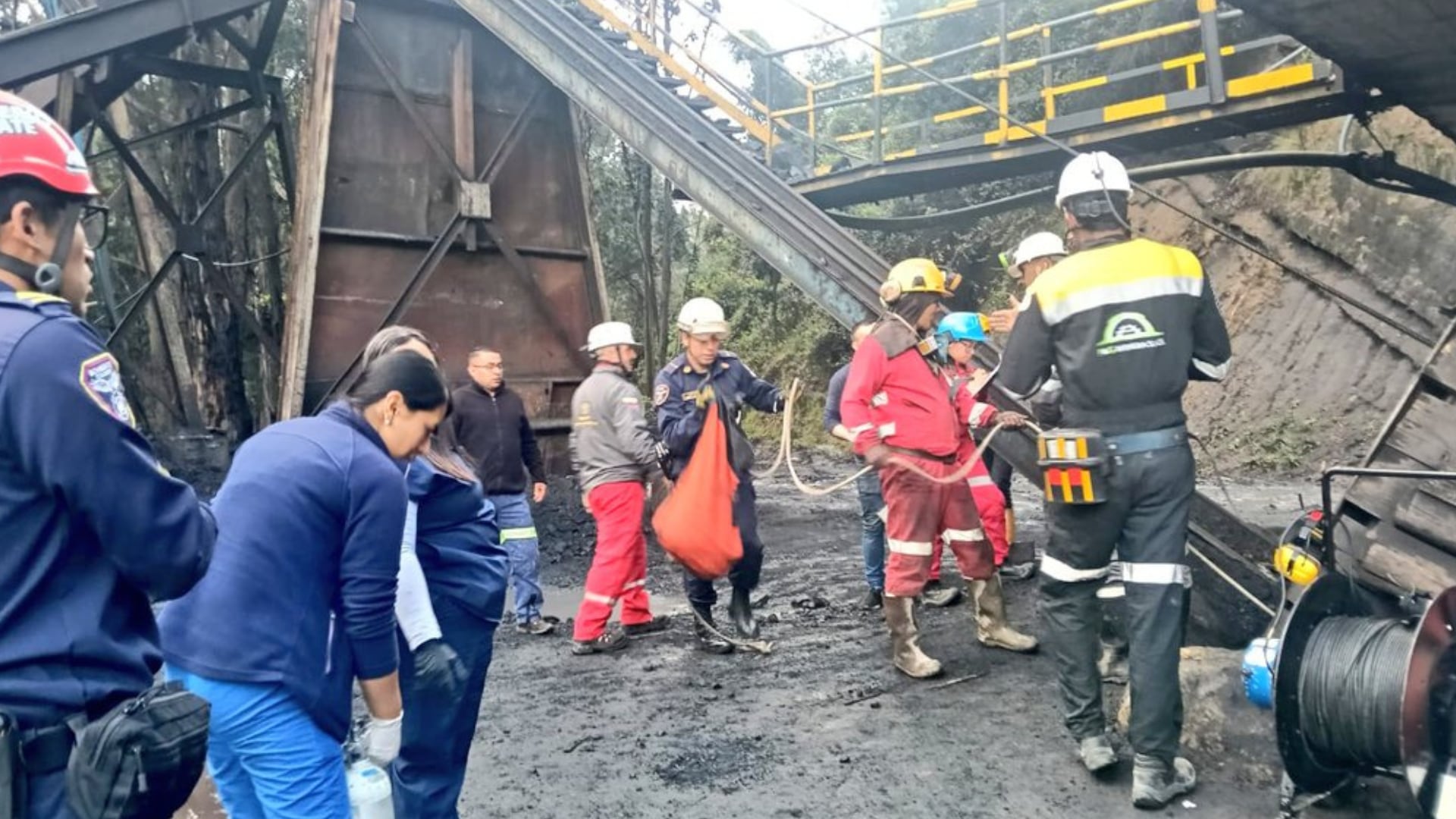 Emergencia en Sutatausa: Explosión en mina de carbón deja 15 mineros involucrados