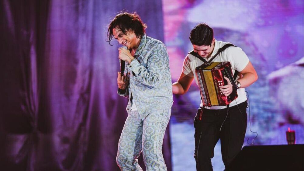 Rubén Lanao acordeonista de Silvestre Dangond es expulsado del grupo tras denuncias de su exnovia.