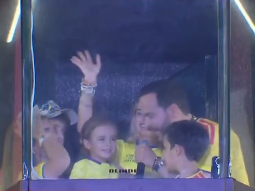 El tierno momento de Franci, la hija de Abelardo De La Espriella, en su primer discurso en Barranquilla