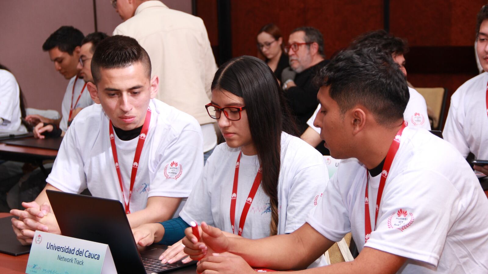 27 estudiantes de diferentes regiones del país estuvieron reunidos en la final nacional del ICT Competition, donde por medio de una prueba de conocimientos técnicos, demostraron sus habilidades para llegar a la final latinoamericana.