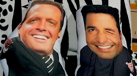 El cantante se vuelve un objeto de deseo para sus fans.