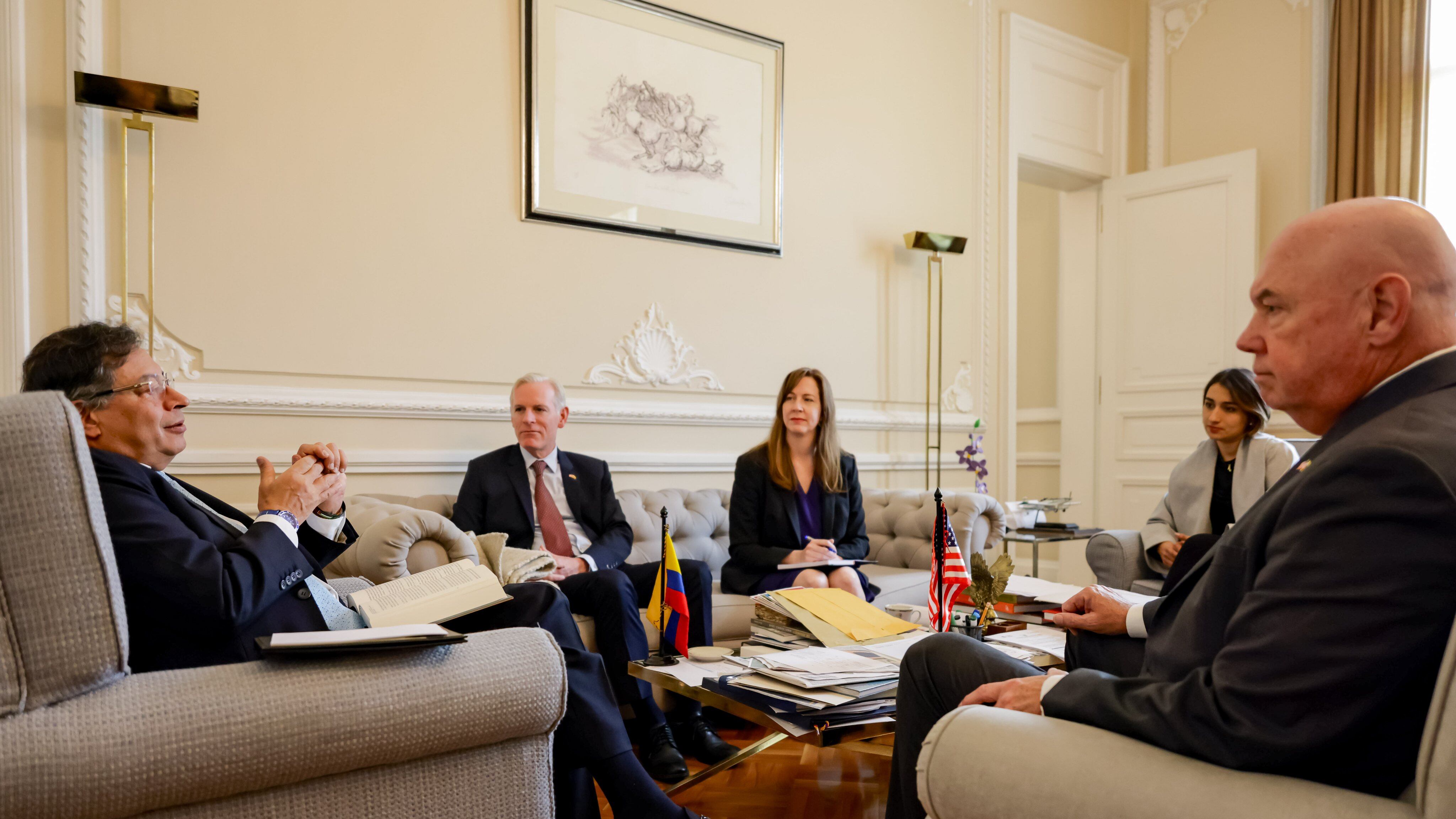Reunión de Gustavo Petro con el Encargado de Negocios de la Embajada de Estados Unidos en Colombia, John Mcnamara