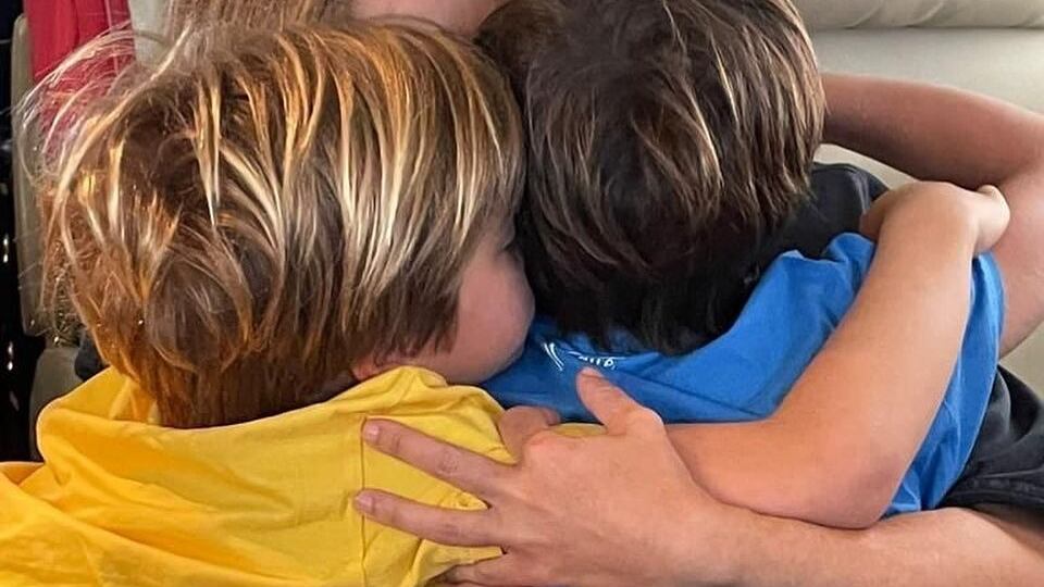 Tal parece que si Shakira nombra a Piqué algunos se molestan y si no lo hace también por lo que hay reacciones divididas tras lanzamiento de ‘Acróstico’.