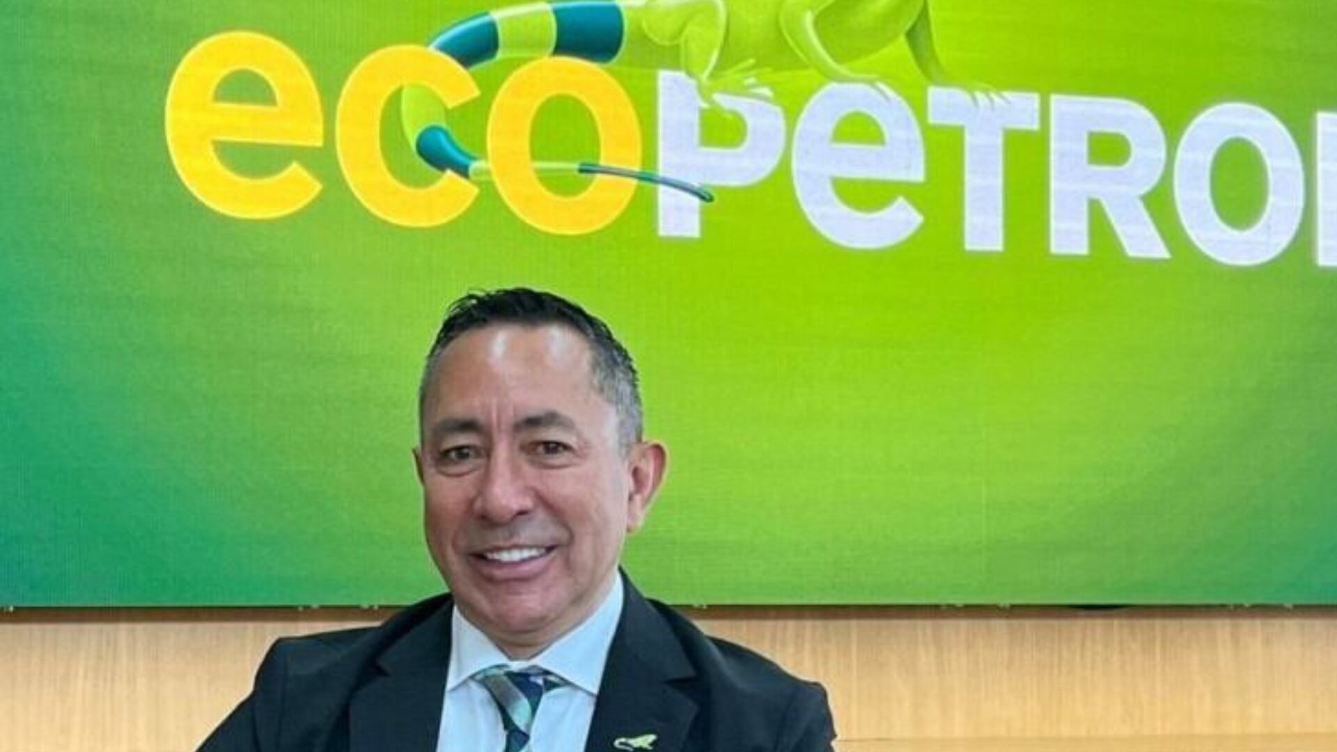 Escándalo por otrosí de contrato por 5,8 millones de dólares.