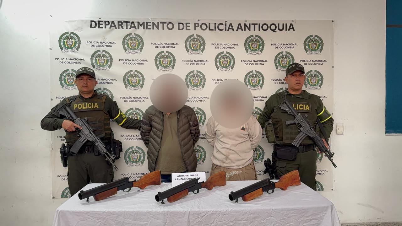 Lanzagranadas encontradas en una camioneta.