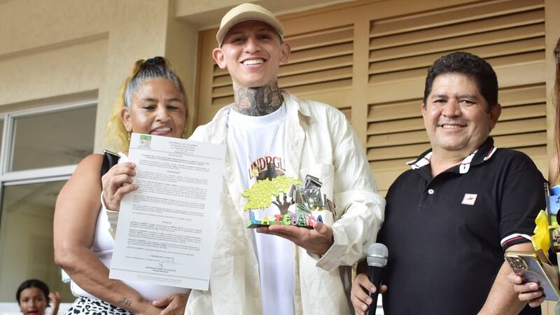 La Liendra fue recibido por los habitantes de Tebaida en medio de una caravana por las calles.