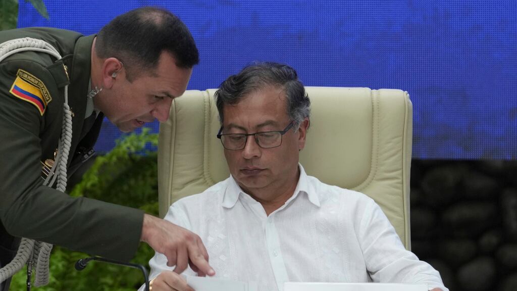Gustavo-Petro-llegó-a-un-acuerdo-con-el-Ejército-de-Liberación-Nacional