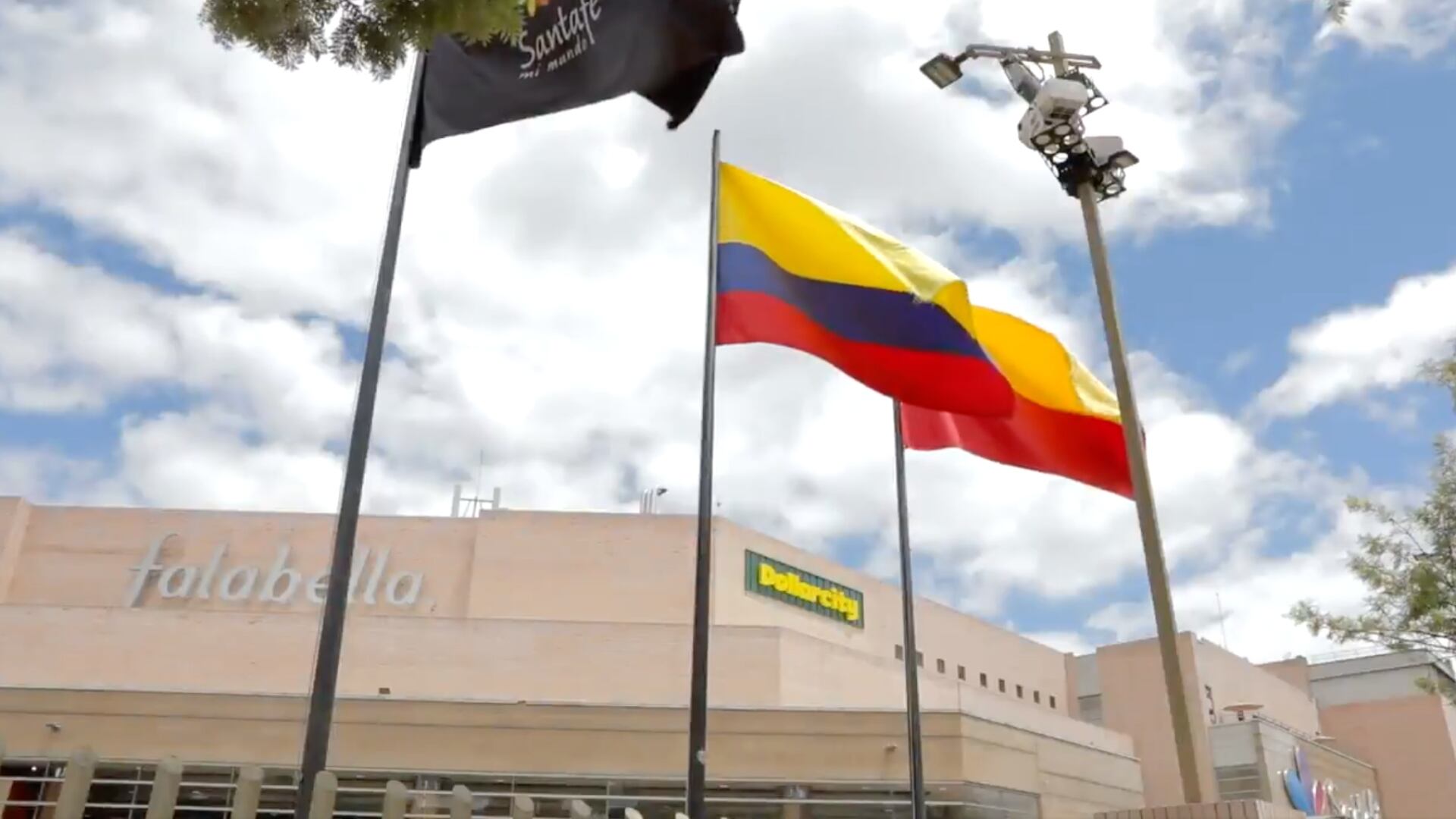 El Centro Comercial Santafé se pronunció sobre el asesinato de la mujer al interior de sus instalaciones.