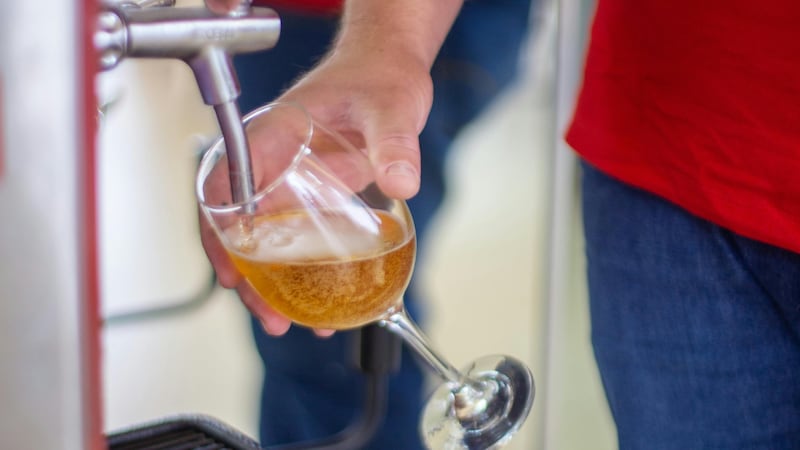 La cerveza en casa gana terreno en Colombia: crece la tendencia de vivir experiencias tipo bar desde el hogar