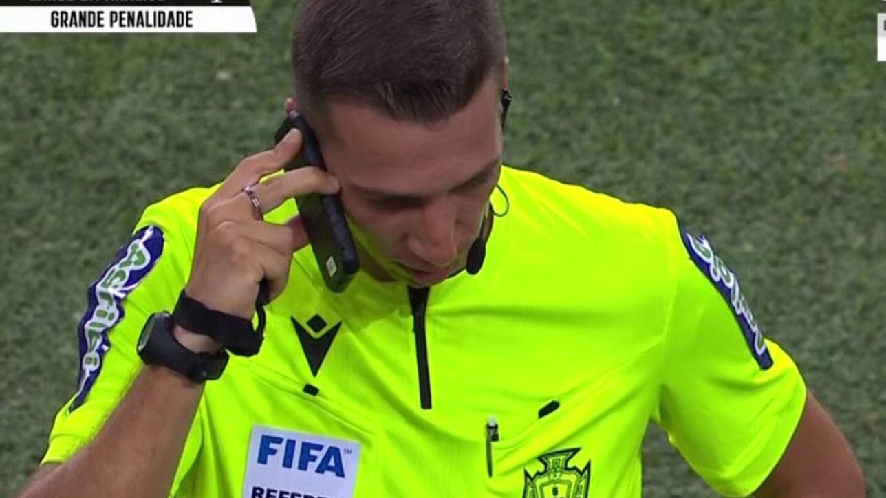 Porto pide anular último partido tras surrealista llamada del árbitro en pleno juego