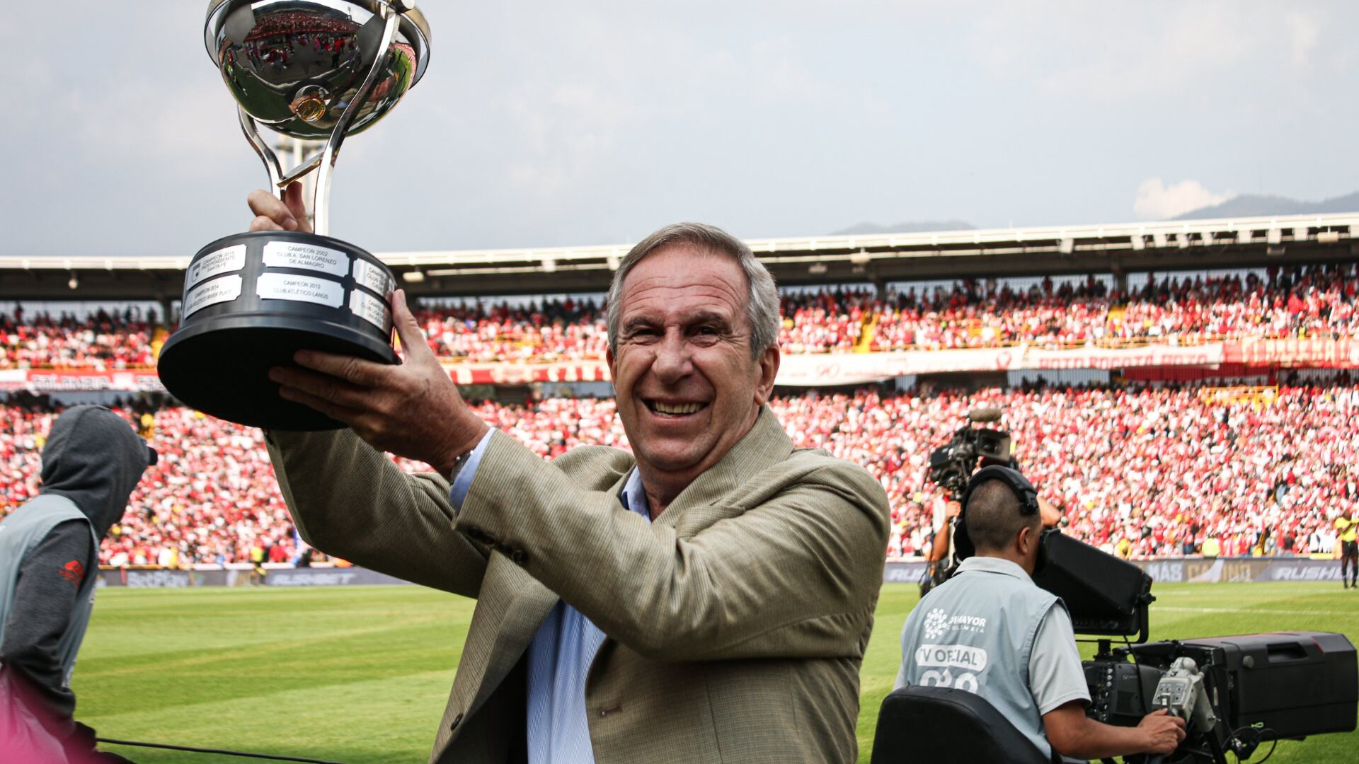 Santa Fe usó la visita de Gerardo Pelusso para presumirle su Copa Sudamericana a Nacional