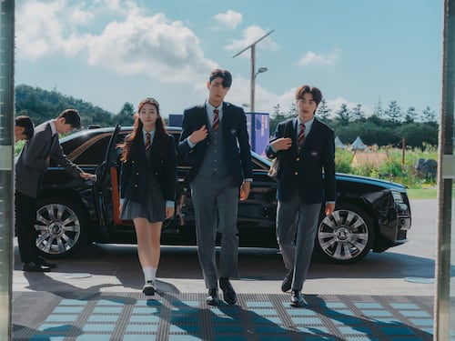 ‘Jerarquía’ es la nueva serie juvenil de Netflix que mezcla el poder, la ambición y la clase social