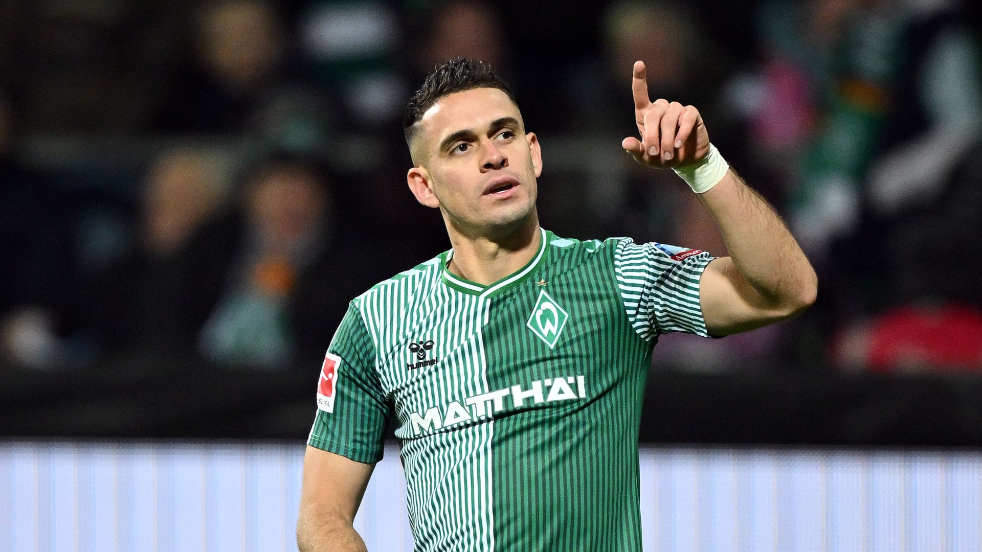 Hija de Rafael Santos Borré fue pro primera vez al estadio.