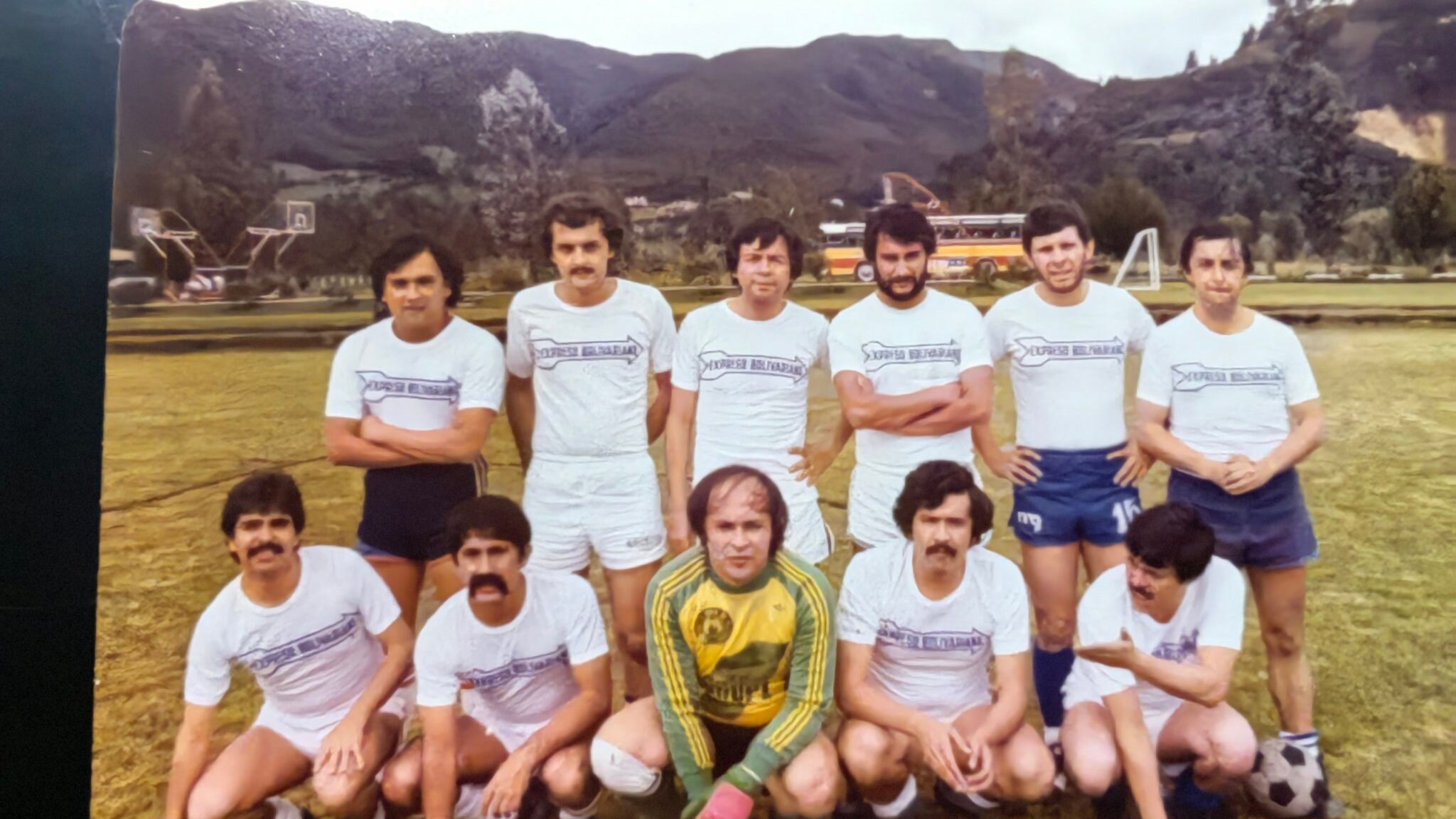 Vieja foto de equipo de periodistas deportivos colombianos causa sensación entre los seguidores