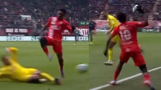 Jugada polémica de Justin Bijlow, arquero del Feyenoord