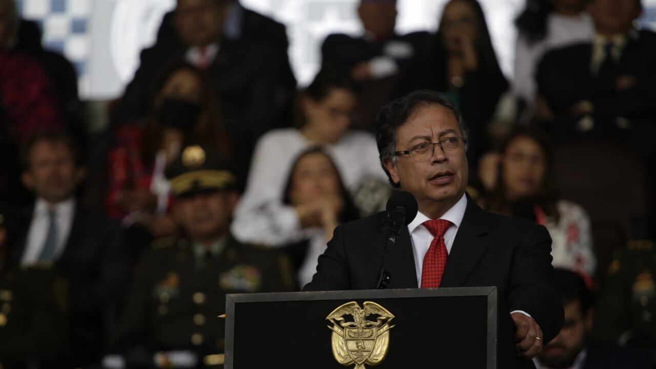El presidente Gustavo Petro en ceremonia de entrega de mando a la Policía.