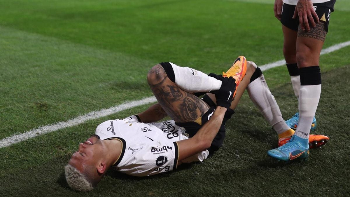 Joao Víctor sufrió escalofriante lesión en el partido contra Boca Juniors