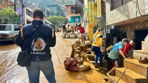 Cerca de 10 viviendas resultaron destruida.