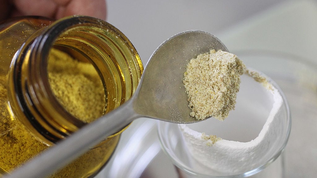 Polvo de sustancia química como cianuro.