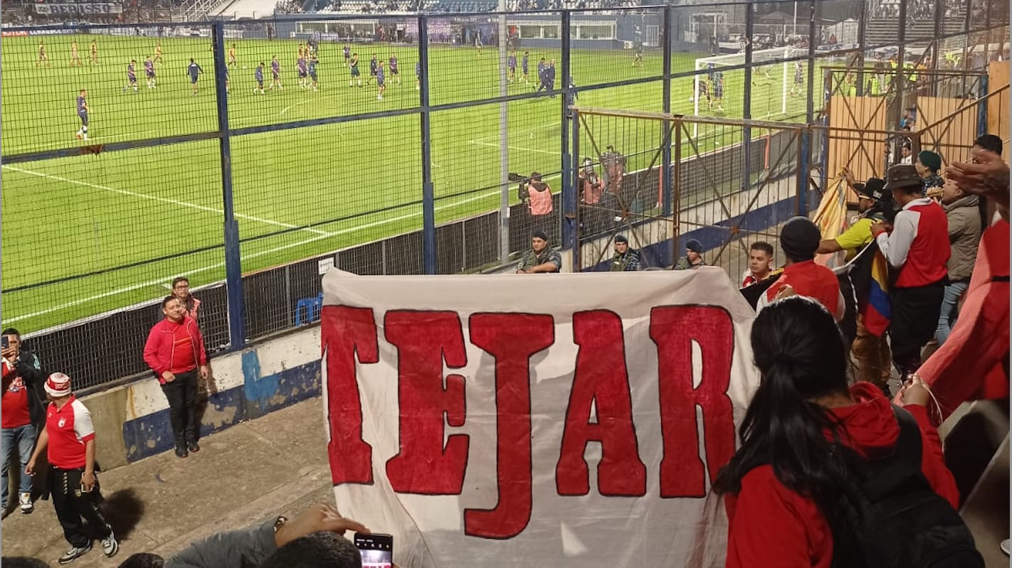 Barra de La Guardia acompañando a Santa Fe fuera del país.