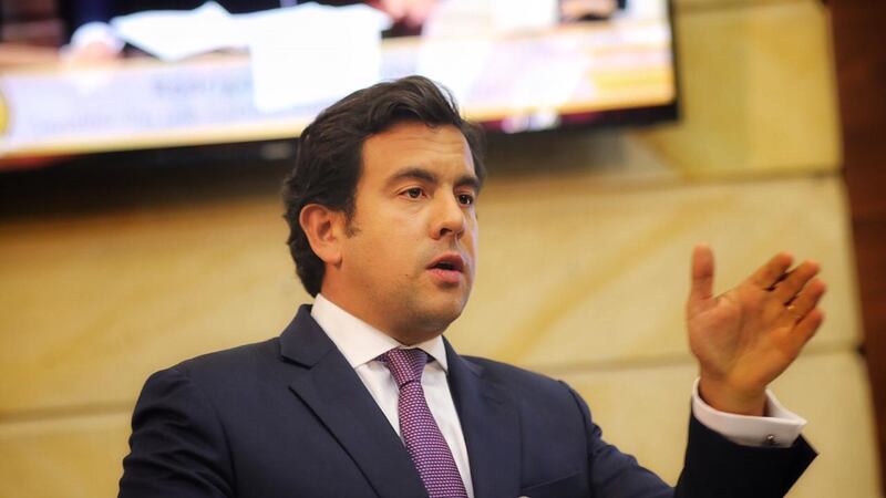 Rodrigo Lara renunció a su curul en el Senado para no quedar inhabilitado