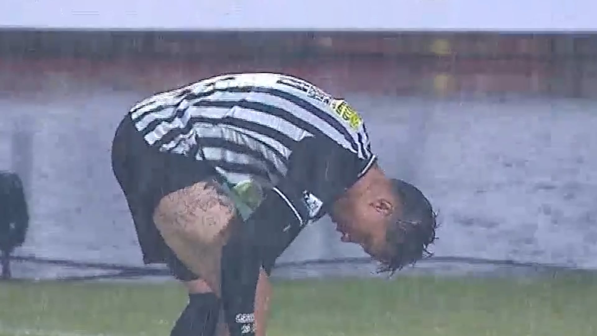 Detuvieron partido del fútbol colombiano al minuto 10 por terrible tormenta eléctrica