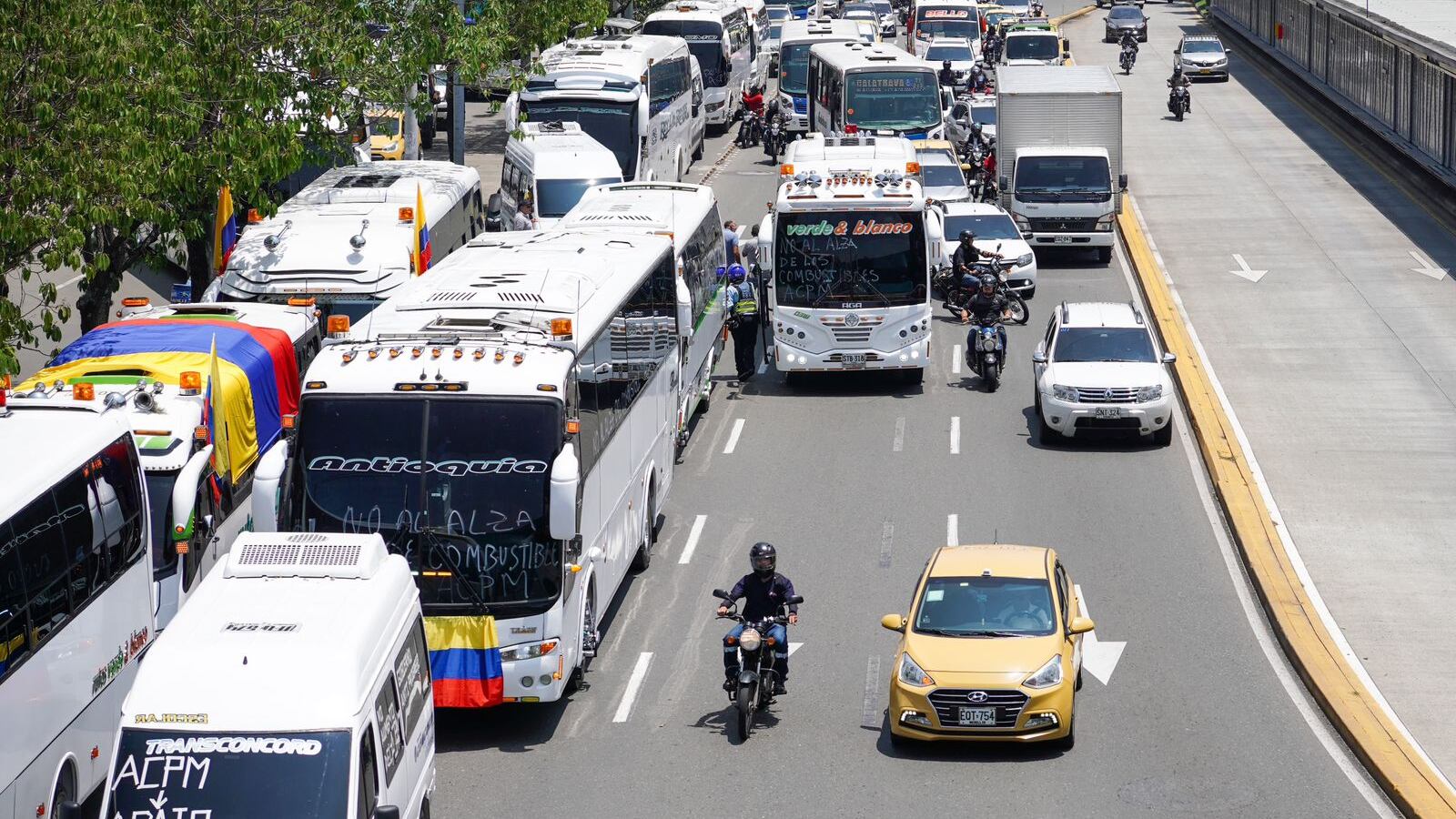 Bloqueos de transportadores en Medellín