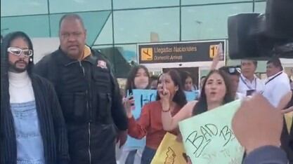 Se hace pasar por Bad Bunny y desata la locura