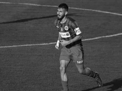 Muere futbolista al sufrir un paro cardíaco: no había ambulancia en el estadio