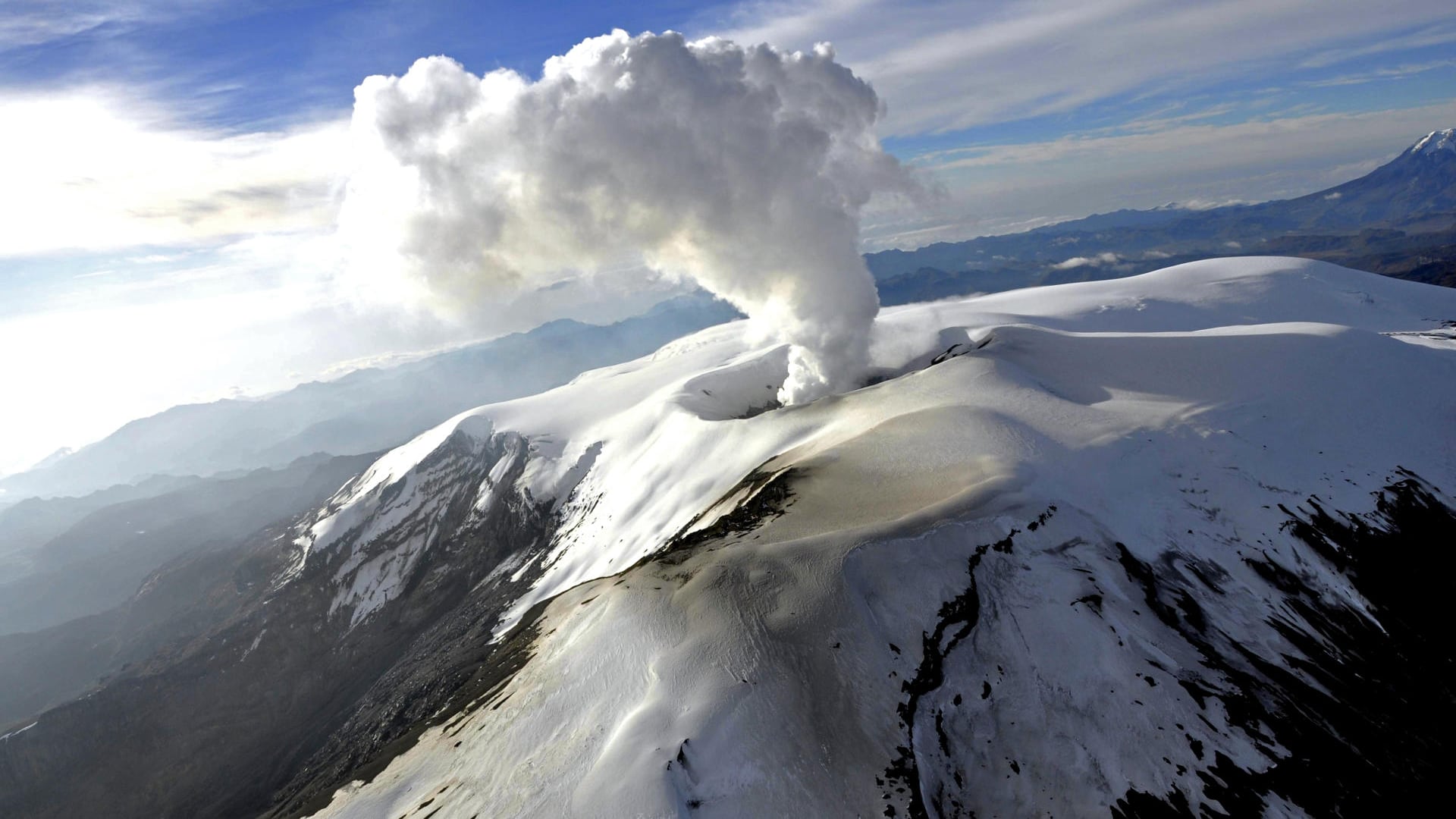 Volcán Nevado del Ruiz cerca a Manizales, en alerta naranja