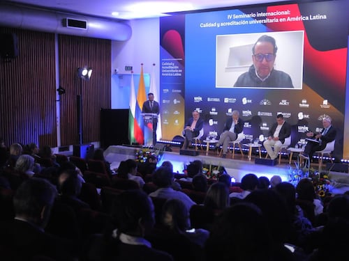 La inteligencia artificial acelera la transformación universitaria y redefine los estándares de calidad en encuentro realizado en Medellín