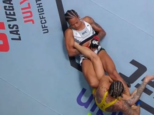 VIDEO: Peleadora de UFC se rompe la rodilla en plena función
