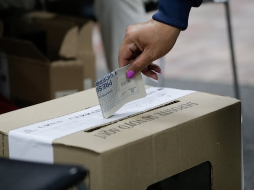 Una testigo electoral ‘se confundió’ y terminó siendo jurado de votación ¿Qué pasó?