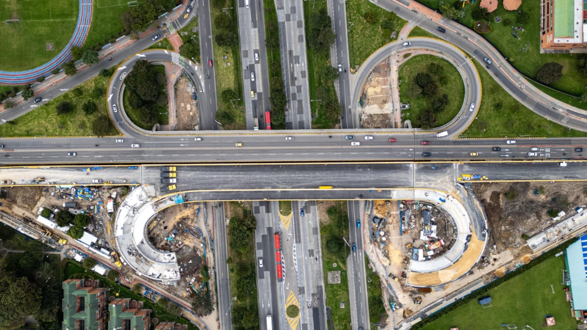 Bogotá a un paso de estrenar puente en la calle 153: Supera con éxito pruebas de 120 toneladas