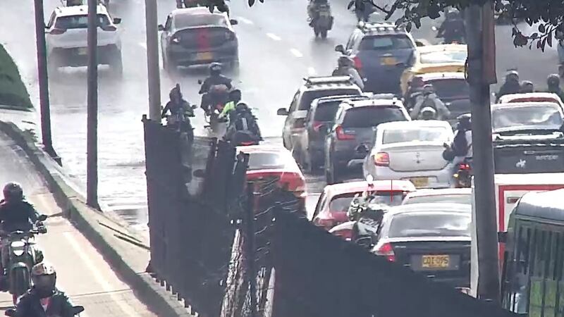 Protestas en Bogotá en vivo: manifestantes bloquean la calle 26 y generan caos en la movilidad