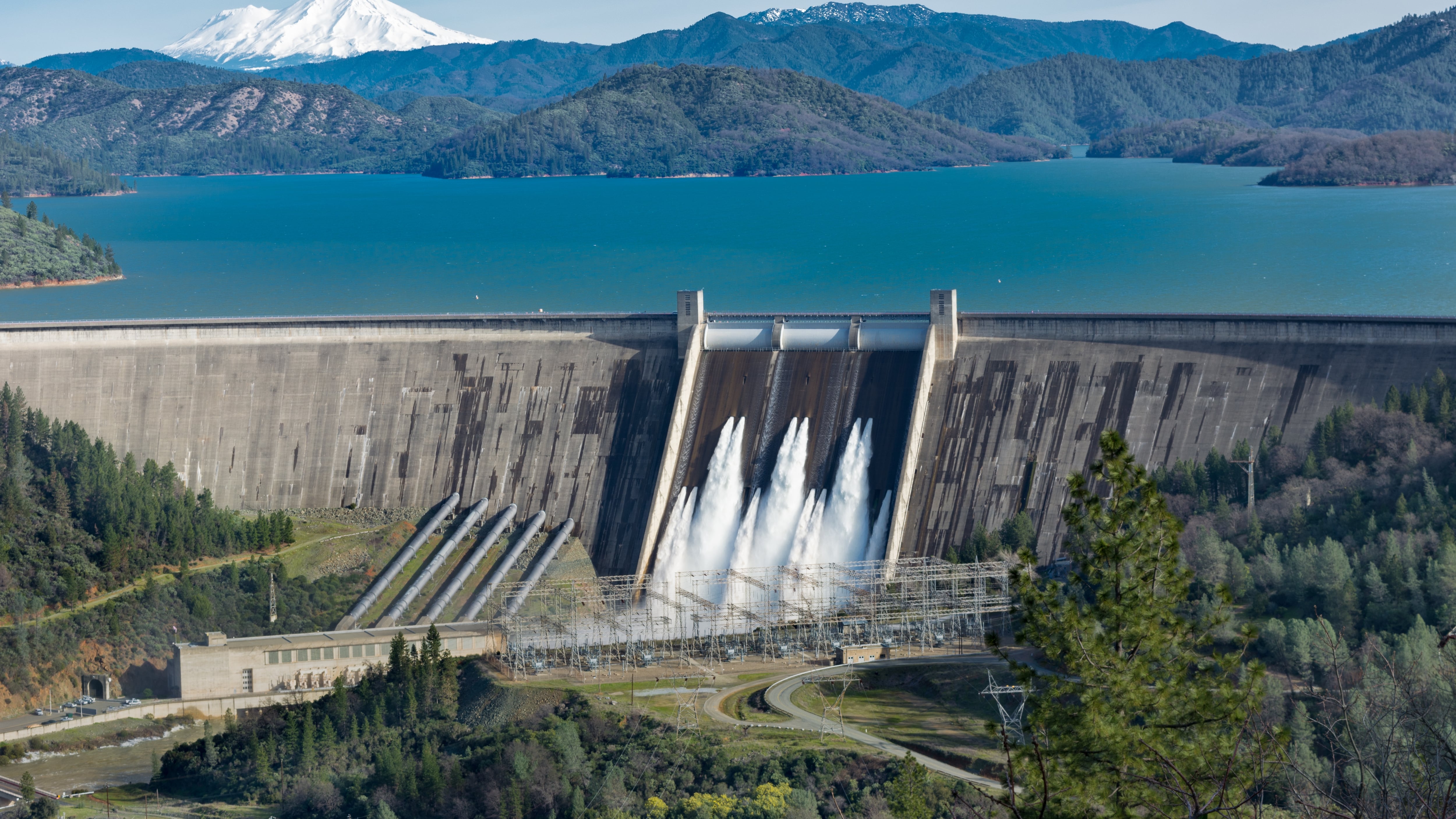 La empresas son las encargadas de darle manejo al 50 % de los recursos hídricos para la creación de productos para el consumo humano.