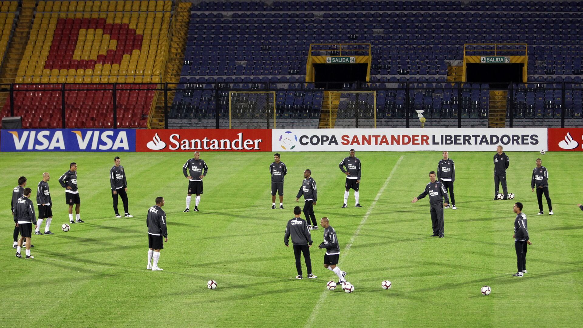 ¿Vuelven las mallas a los estadios de Colombia?