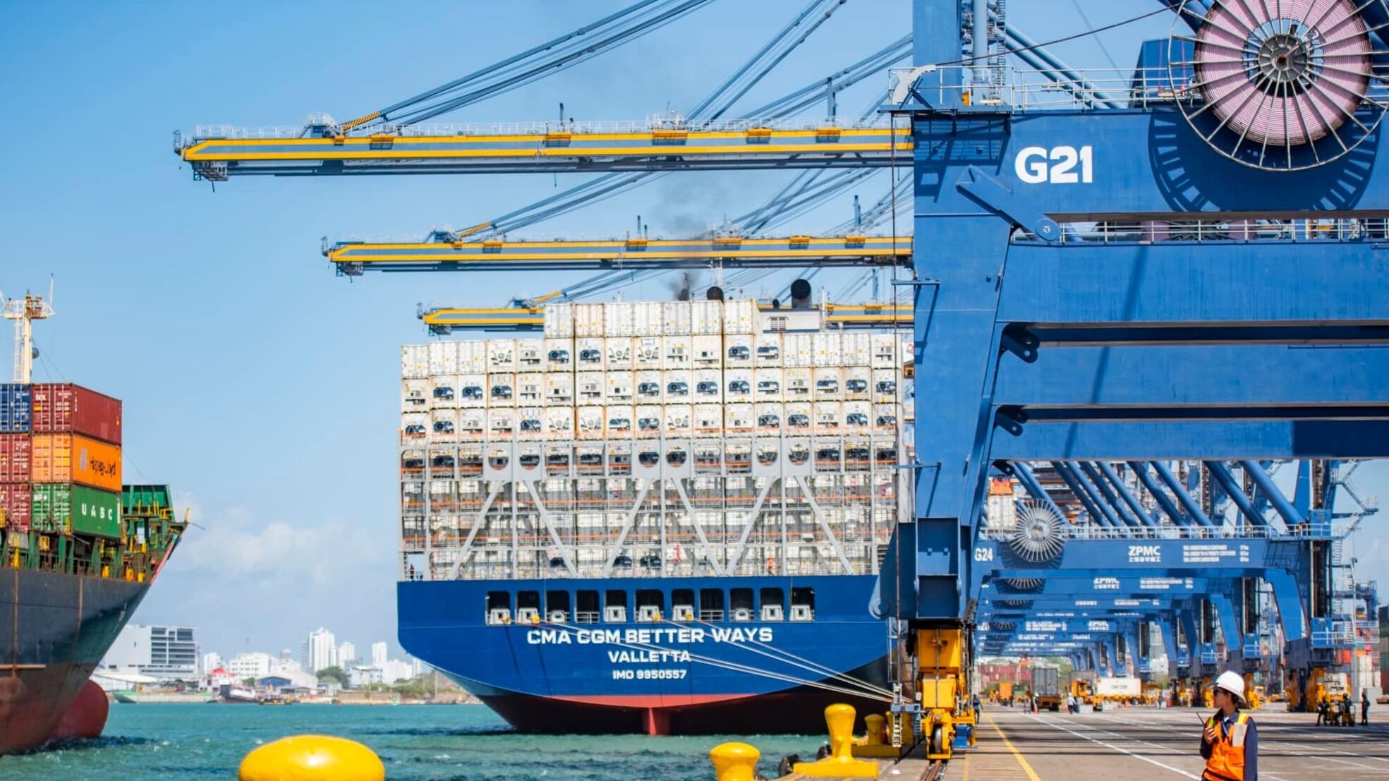 Reficar anunció que ya arribaron al país los 100.000 barriles importados de JetA1.