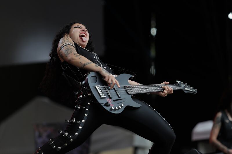 Crypta, de Brasil, durante su presentación en el Festival Rock al Parque en Bogotá.