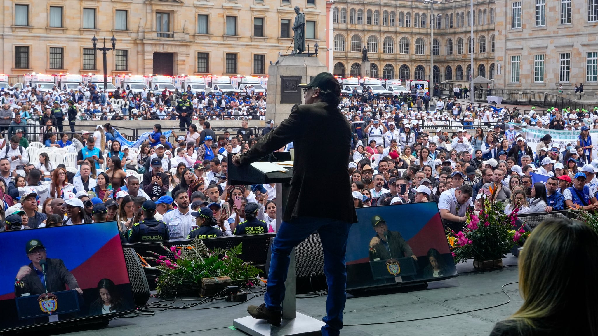 Petro arremete contra los dueños de las EPS, asegurando que se robaron la salud de los colombianos.