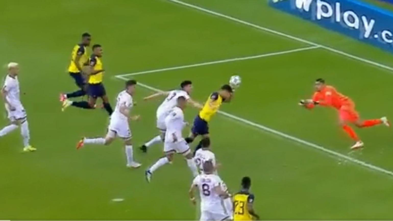 ¿Con la mano? Ecuador se fue en ventaja con un polémico gol