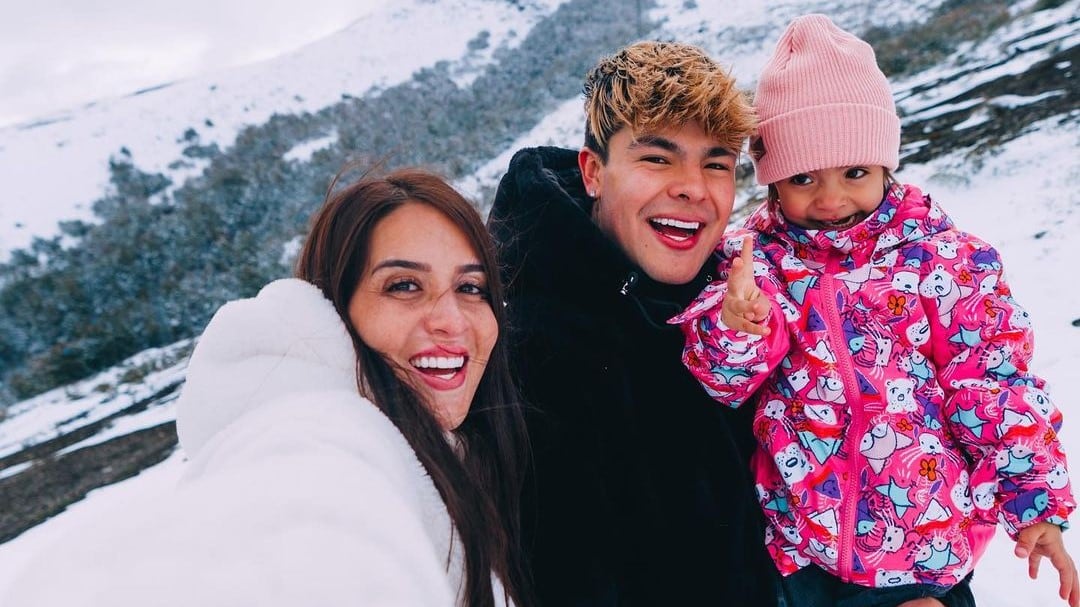 La creadora de contenido AdriLatina asegura que su material y el de su esposo en redes no está centrado en su hija.