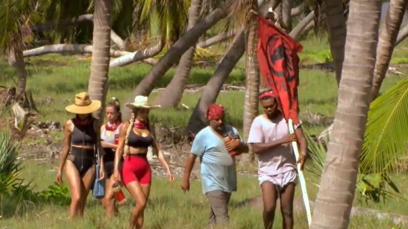 En la tribu Espartos de 'La Isla De Los Famosos' deberán decidir entre fortalecer al equipo o debilitarlo, pues tres participantes están en riesgo.