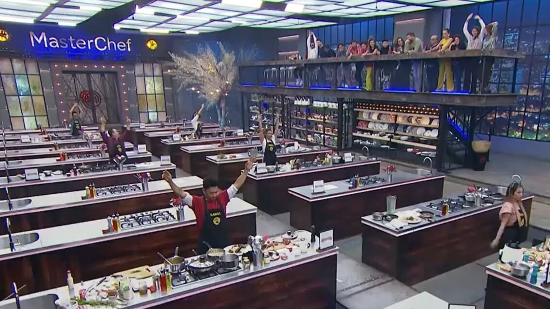 Desde el balcón de 'MasterChef Celebrity Colombia' una de las participantes lo gritó ante lo que decía el chef.