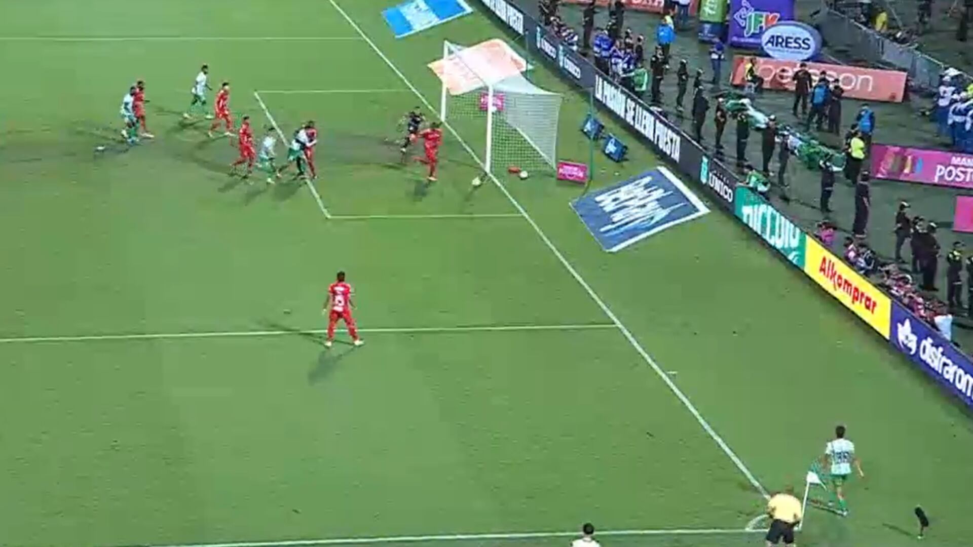 Atlético Nacional está humillando al América y hasta le hizo un increíble gol olímpico