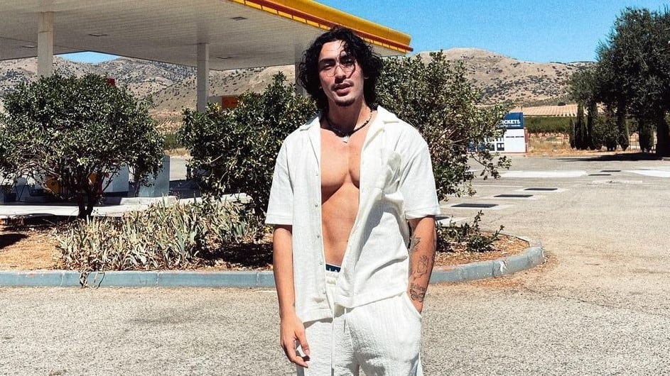 En las redes sociales se ha viralizado el video de un joven que muestra la nacionalidad de sus padres y la forma en la que se hace llamar.