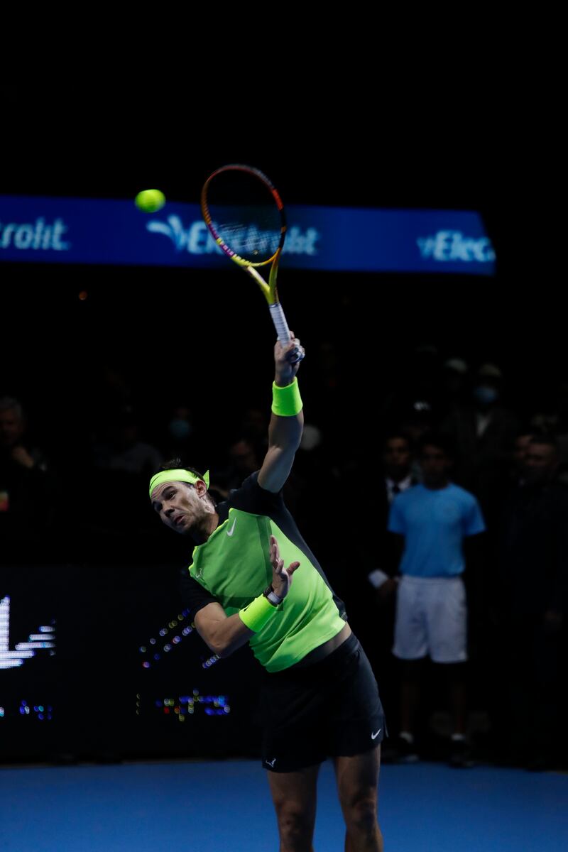 Rafael Nadal VS Casper Ruud durante su juego de exhibición en el Coliseo Live en Bogotá.