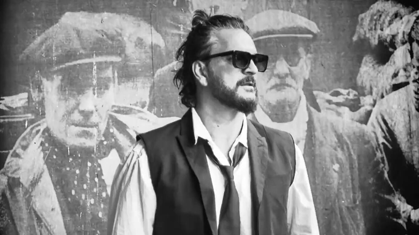 El cantante guatemalteco Ricardo Arjona mostró la portada de ‘Seco’ y contó el motivo de ese nombre para el disco.