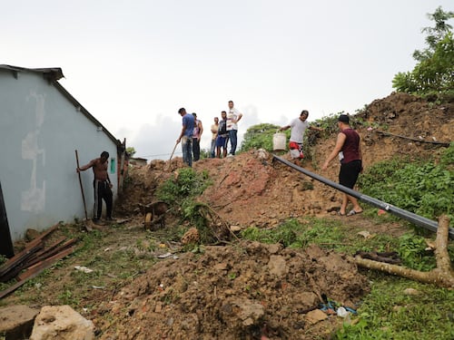 En fotos: diez casas se desplomaron por deslizamiento en Barranquilla