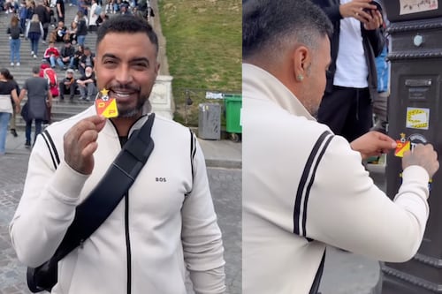 Jhon Álex Castaño sacó lo montañero en Francia y pegó sticker del Deportivo Pereira en afamada iglesia